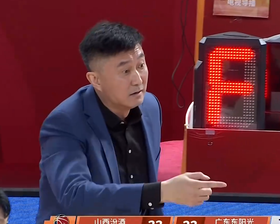 记者:费内巴切仍在和曼城谈阿克转会费,预计700万+150万镑
