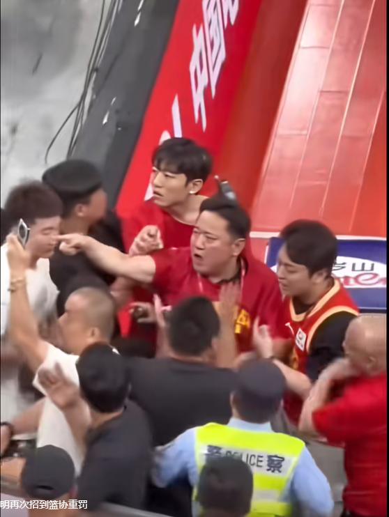好博体育罗马诺:曼联2月就和安德雷桑托斯经纪人沟通,维韦尔了解他