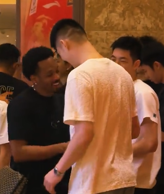 詹姆斯高尔夫事件无后续？刘翔纪录被质疑，虎扑热帖太敢问