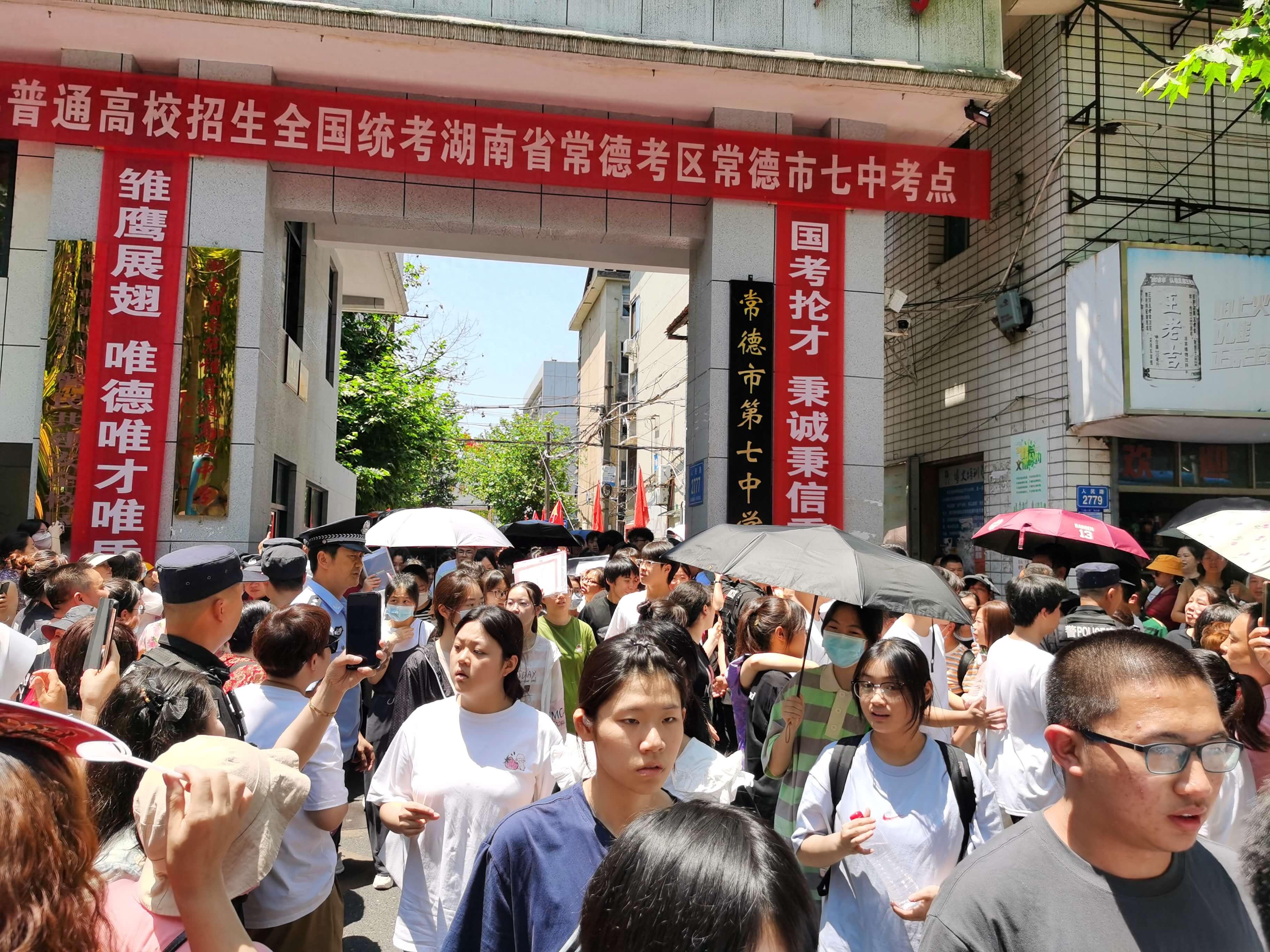 好博体育G5尼克斯胜马刺夺冠！球员评价：2人优秀，4人及格，4人低迷
