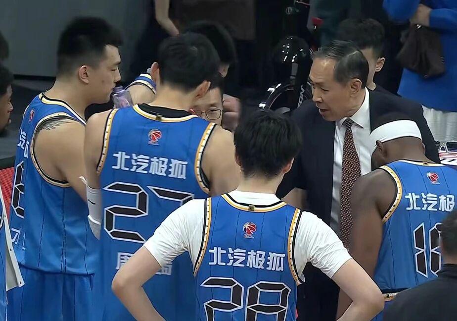 好博体育扎堆离队！湖人三名核心轮换将跳出合同，今夏同时试水自由市场