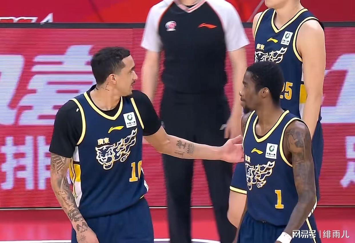 生涯进球数超越卡钦斯,格里娜升至历史第12