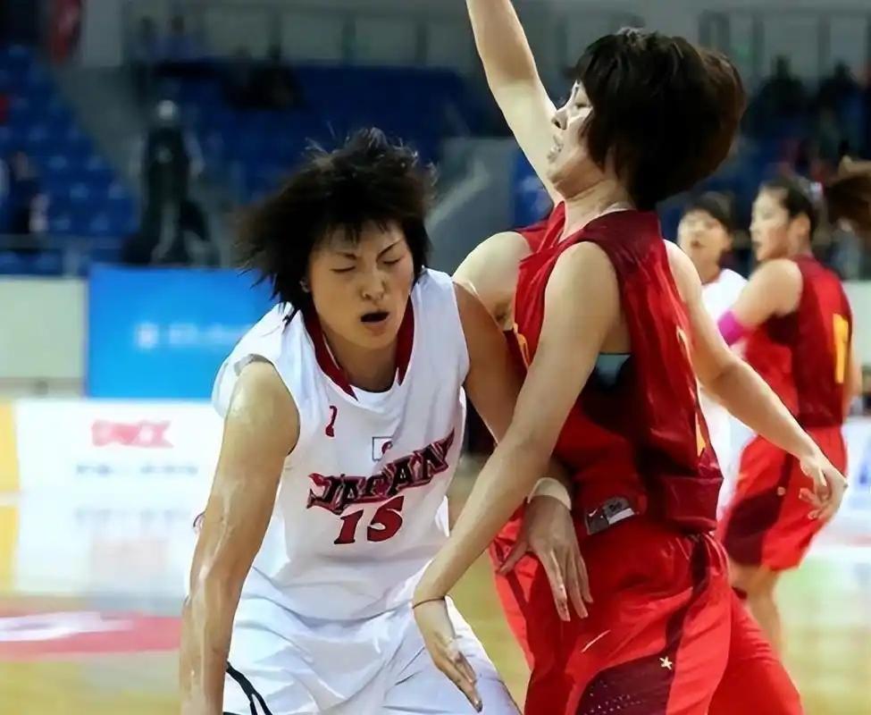 球迷吵翻！乔丹是NBA初代营销大牌，詹姆斯是迭代招牌，真相扎心