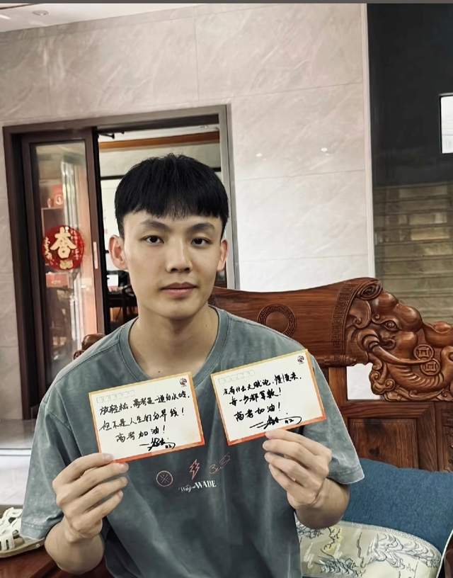 好博体育场均28+7+5,火箭追29岁巨星前锋,拆队甩卖不划算!不如静观其变