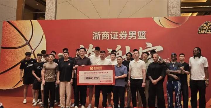 兄弟篮球,布伦森、哈特和大乔是首个NCAA+NBA夺冠的三人组