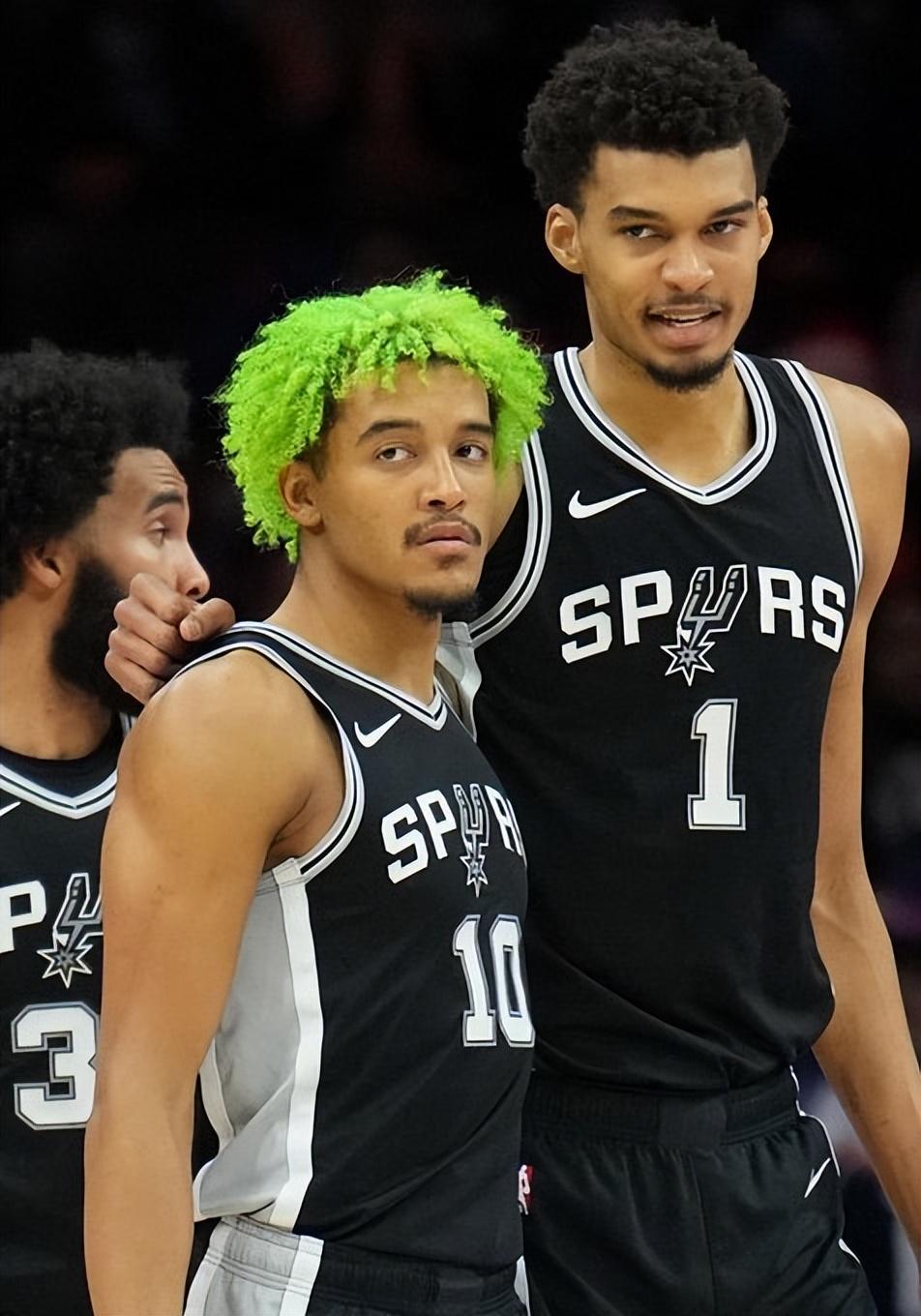 NBA头牌詹姆斯的"被低估"困局：5.8亿赚了23赛季，他还在被压价？