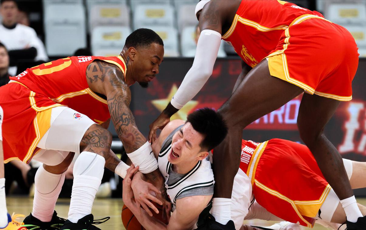 4年2.29亿！取关马刺！福克斯德不配位，波波维奇在下一盘大棋