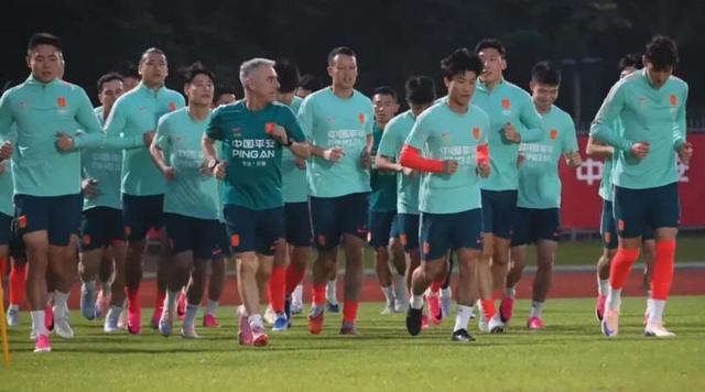 超早期NBA实力榜:马刺领跑,雷霆紧随其后