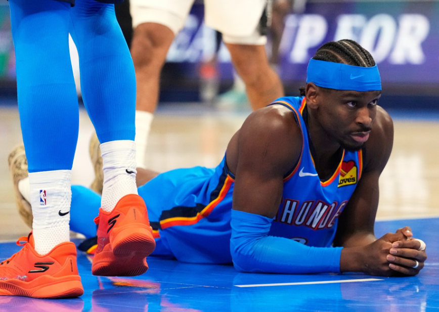 NBA总决赛战报:福克斯一级恶犯!马刺16分优势变3分,卡斯尔7中0