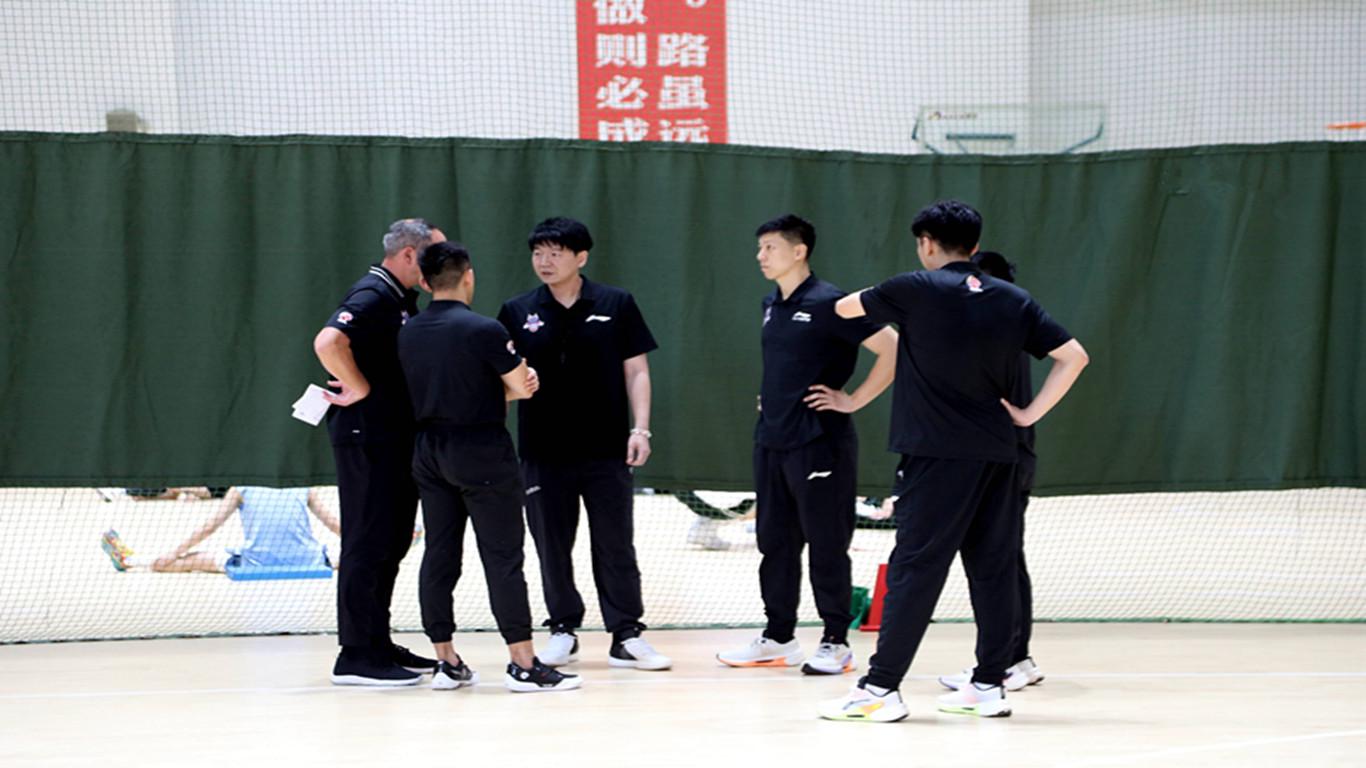 老鹰引援头号目标锁定里夫斯