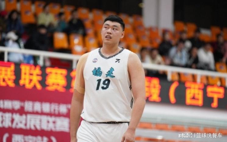 好博体育明明季后赛表现更优!为什么詹姆斯续约优先级低于里夫斯