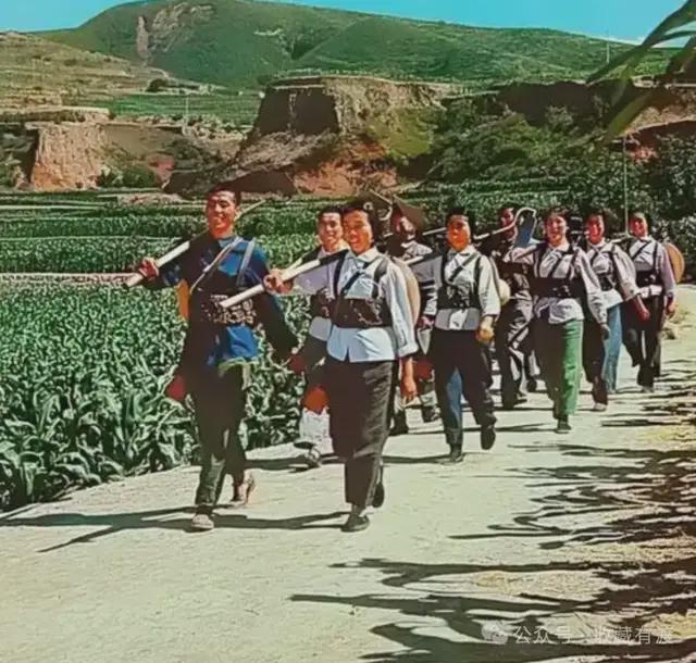 队报：巴黎卖拉莫斯和李刚仁收入破亿，将签阿克利乌舍和迪奥曼德