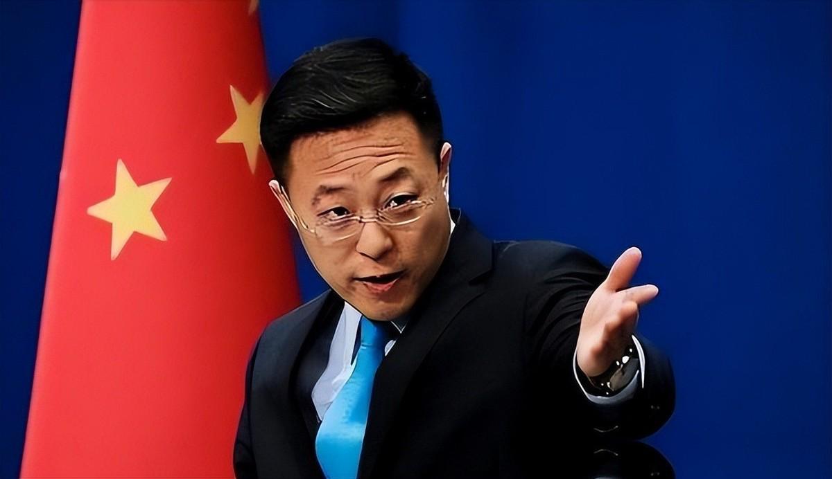 记者：费内巴切仍在和曼城谈阿克转会费，预计700万+150万镑